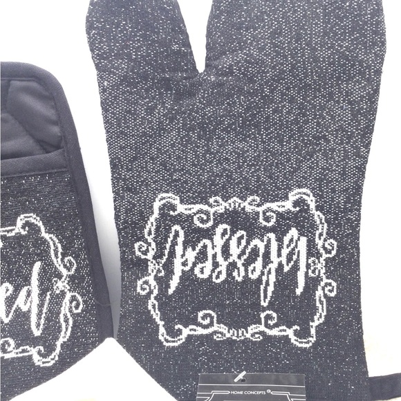 Blessed Home concepts pot holder & kitchen towel set. New - Picture 4 of 6